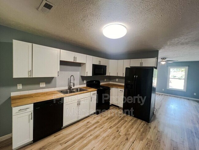 Building Photo - 6412 Rockford Dr