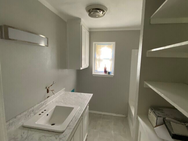 Building Photo - 7403 Pleasant Rdg Rd