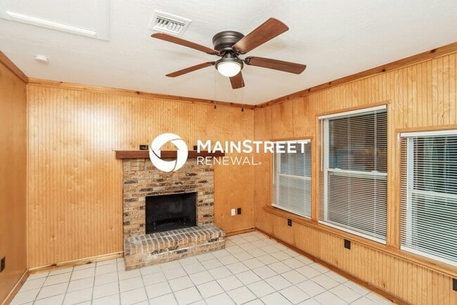 Building Photo - 3 Bedroom Pet-Friendly Home in Palm Bay, F...