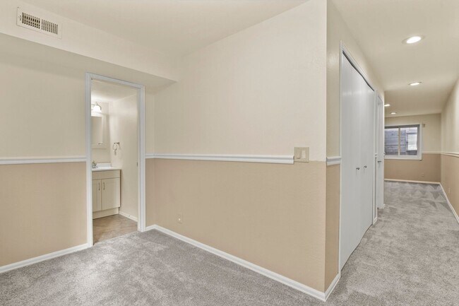Building Photo - Stunning 5 Bedroom in School District 20