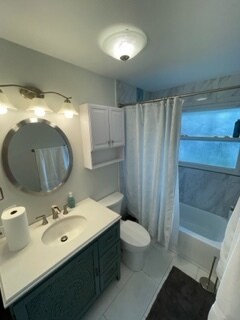 Full Bathroom - 233 Douglas Dr