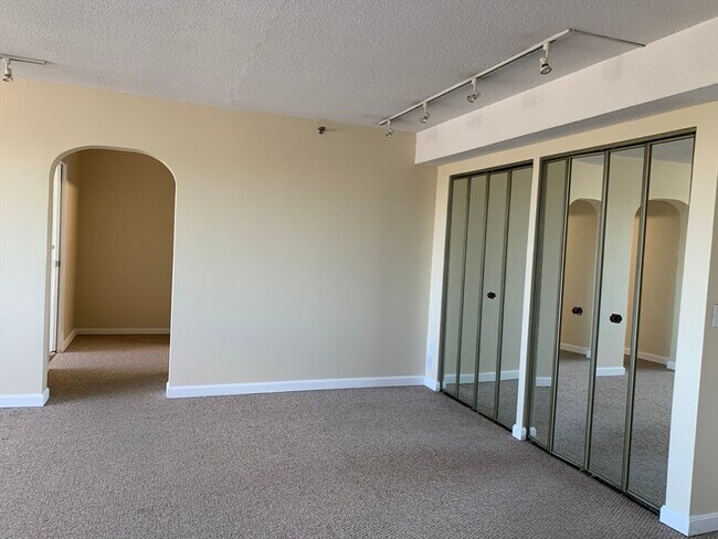 Building Photo - 1731 Beacon St