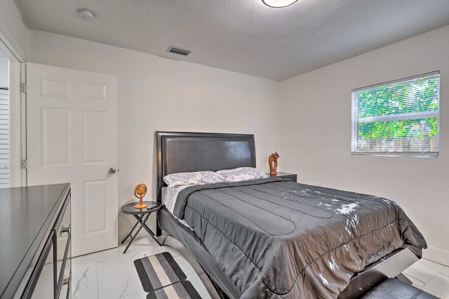 Building Photo - 846 NW 111th St