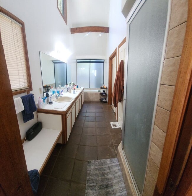 Building Photo - Bigger than average home in SLO! Lots of space!