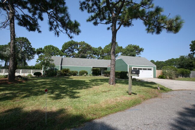 Building Photo - Spectacular 3 bedroom / 2 bath Single Family with a Golf Course!!!