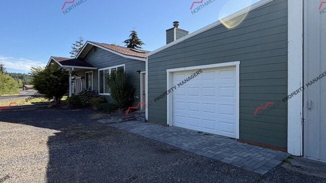 Building Photo - STATUS: AVAILABLE | R297 | $2600