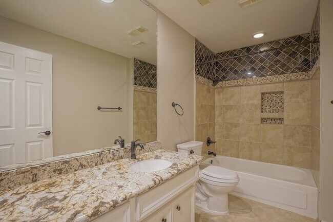 Building Photo - 2108 Lakeway Dr