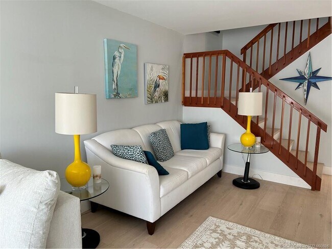 Building Photo - 2807 SW Lakemont Pl