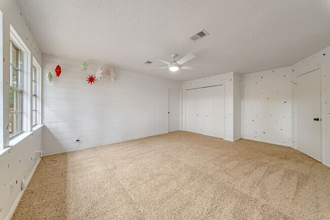 Building Photo - 16326 Heatherdale Dr