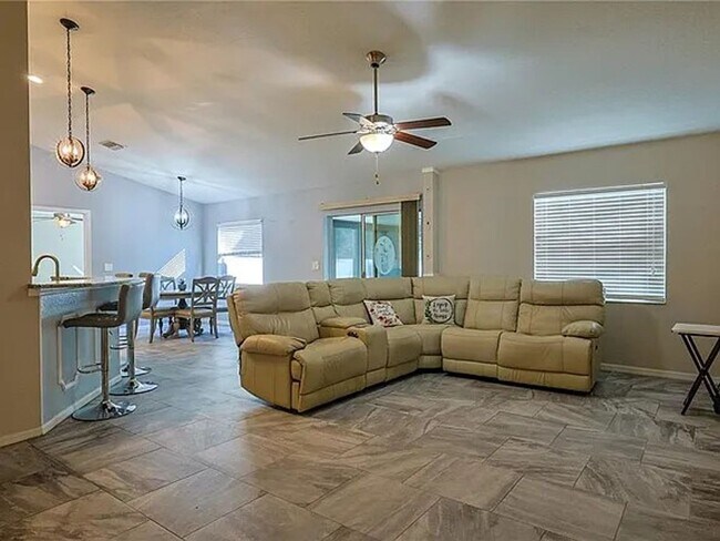Building Photo - Private Screen in Pool Home 3/2 in Kingsland Country Estates