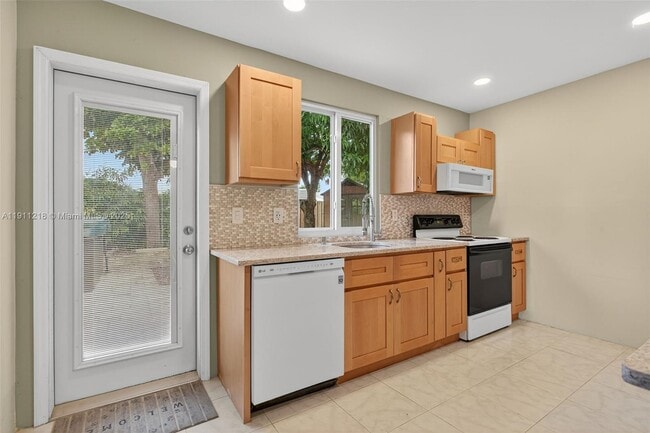 Building Photo - 4820 NE 1st Terrace