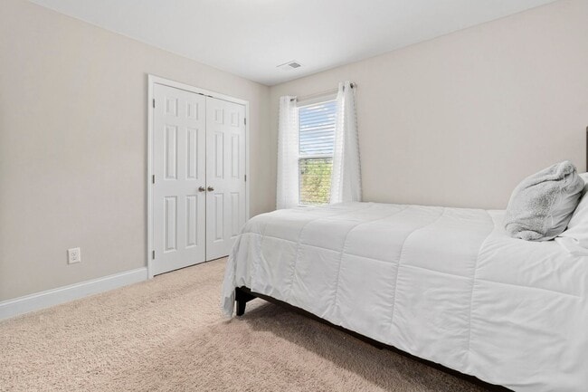 Building Photo - 6508 Satjanon Dr