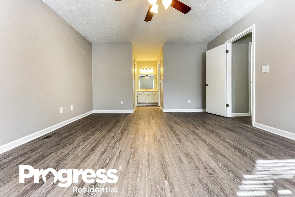 Building Photo - 700 Gregory Manor Dr SW