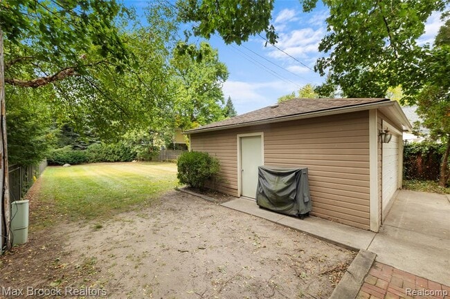 Building Photo - 758 Chester St