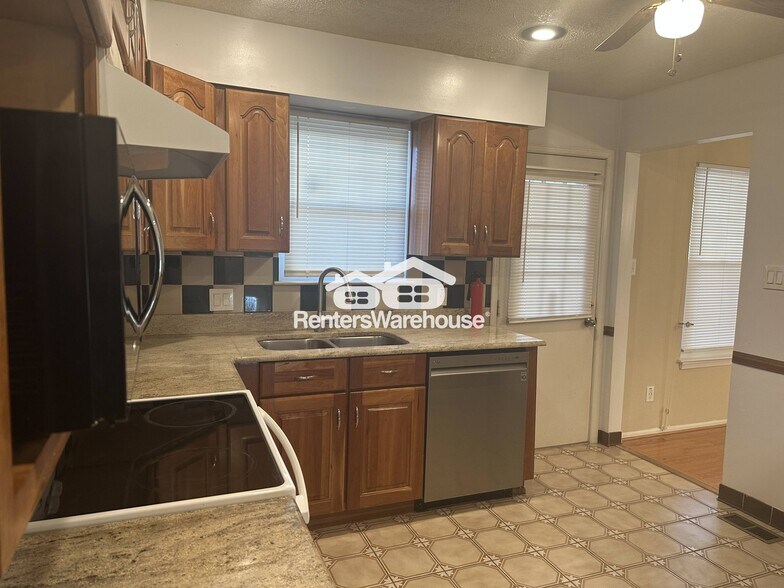 Building Photo - 2 Clipstone Ct