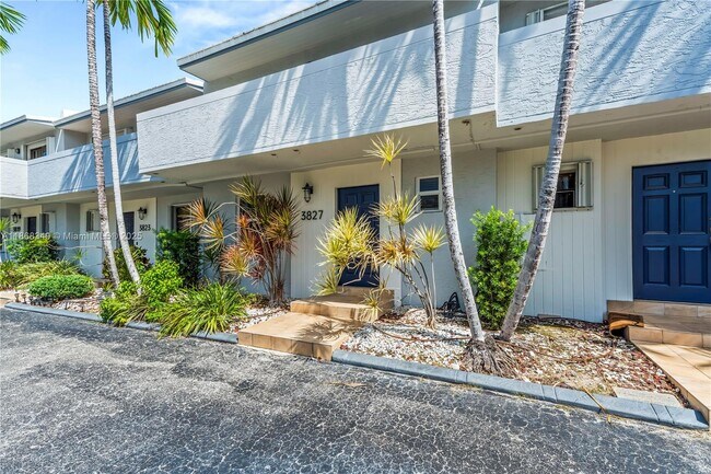 Building Photo - 3827 NE 166th St