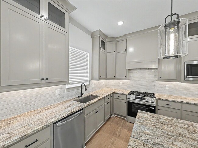 Building Photo - 7671 Scenic Vly Ave