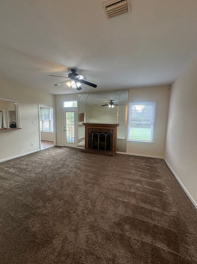 Building Photo - Lovely Ranch in Grassfield School District!