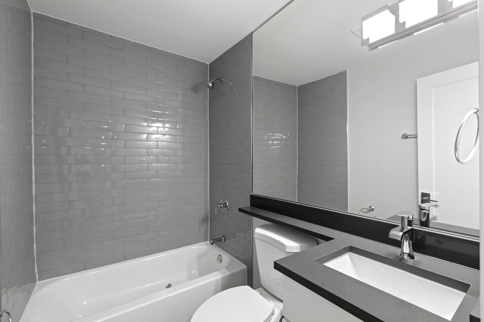 Building Photo - 531 W Aldine Ave