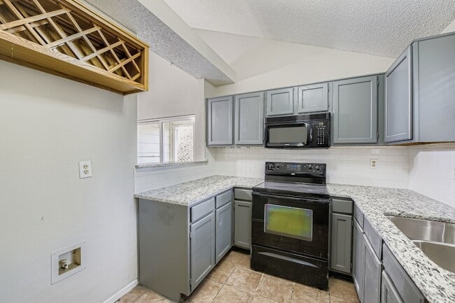 Building Photo - 1322 Jasmine Dr
