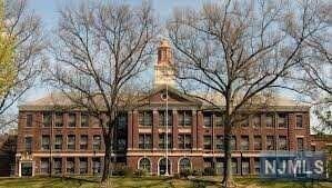 Building Photo - 205 W Main St