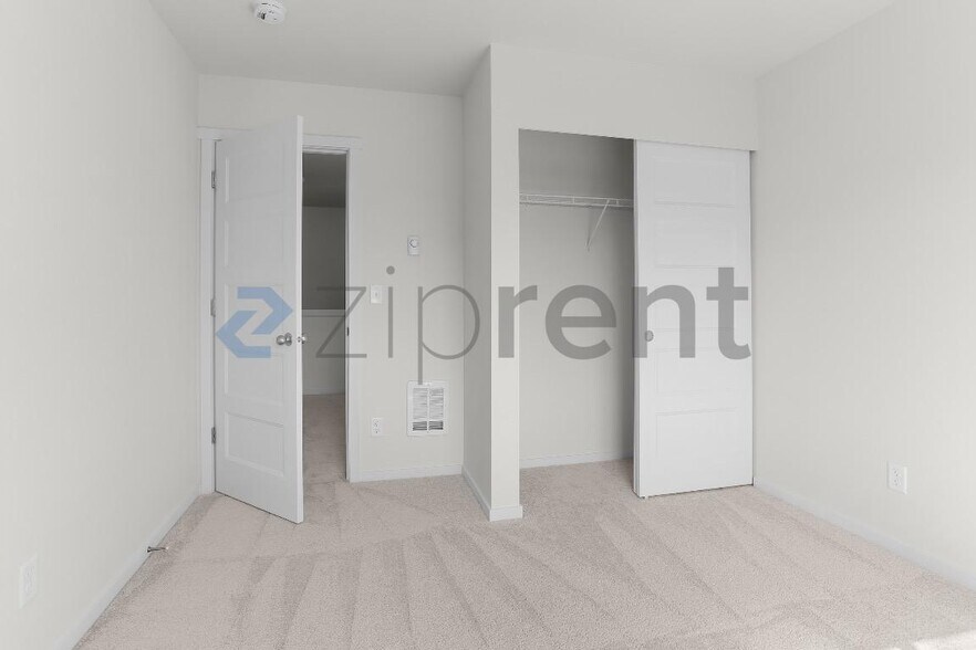 Building Photo - Unit