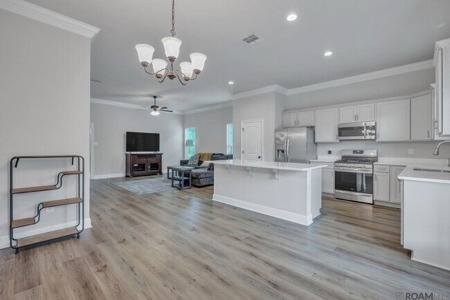 Building Photo - 7248 Kenilworth Crossing Ave