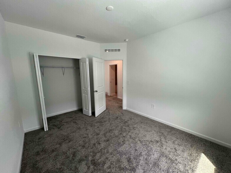 Building Photo - 3141 Laurent Lp