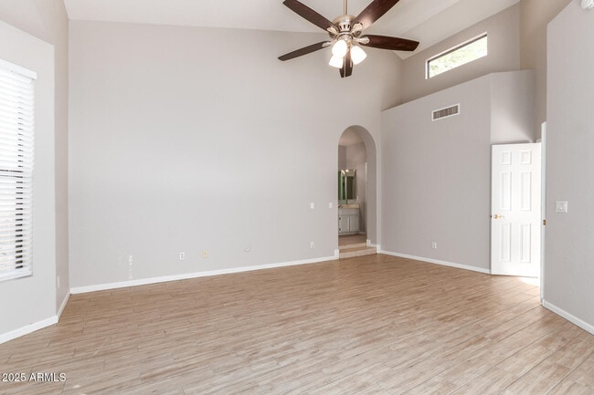 Building Photo - 1425 E Estrid Ave
