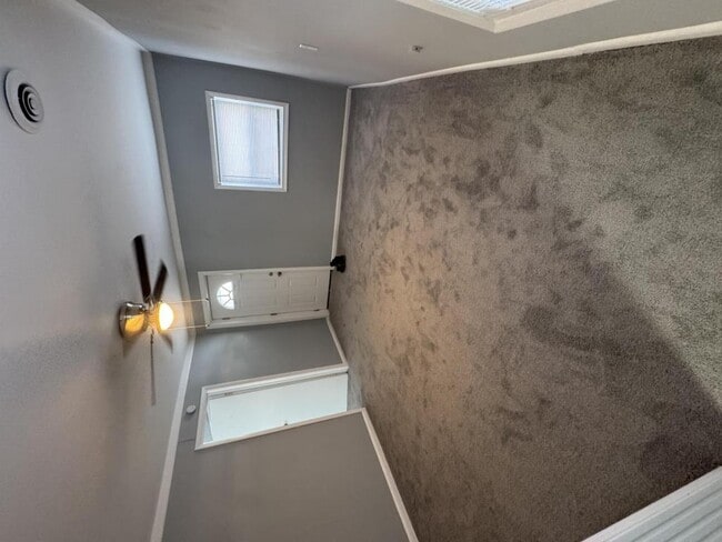 Building Photo - 347 Huddleson Ave