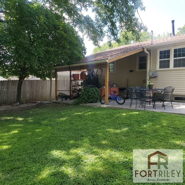 Building Photo - Spacious home for rent!