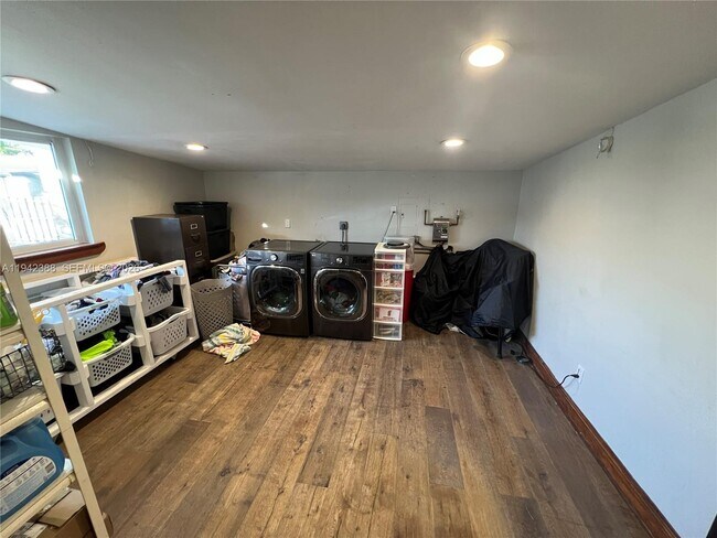 Building Photo - 8801 SW 42nd St