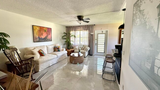 Building Photo - 361 Tilford Q