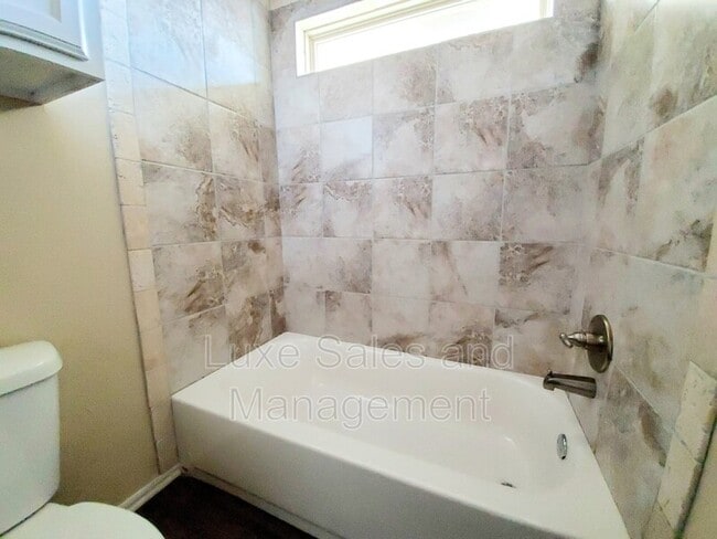 Building Photo - 11211 NW 114th St