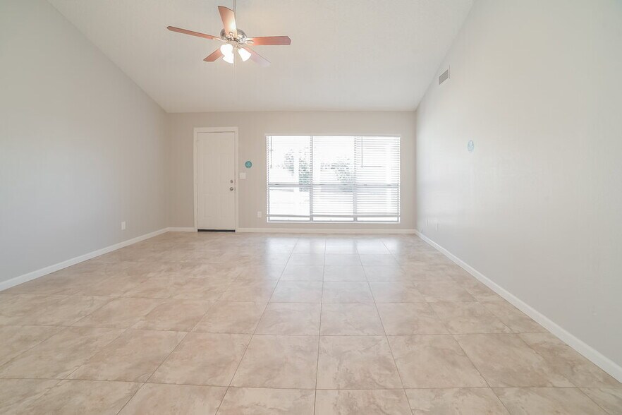 Building Photo - 10119 W Windsor Blvd