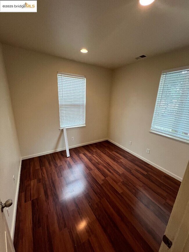 Building Photo - 201 Whimbrel Cir