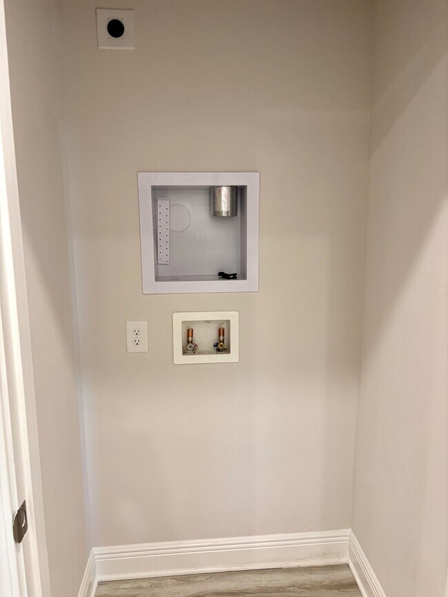 Building Photo - 492 Vermilion Cir