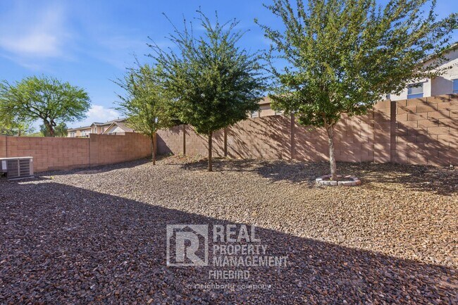 Building Photo - 2420 W Blue Sky Dr