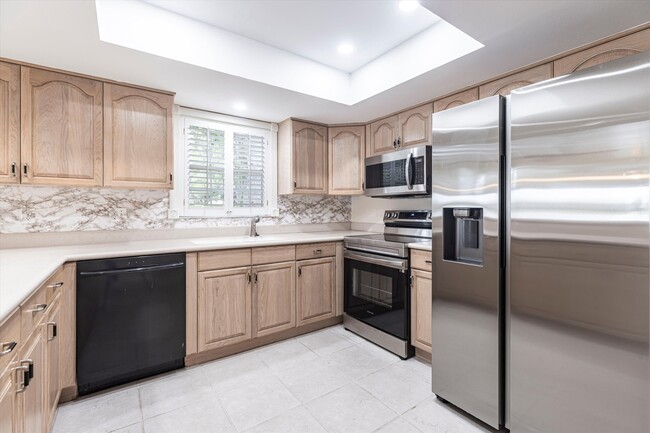 Building Photo - 6750 Lone Oak Blvd