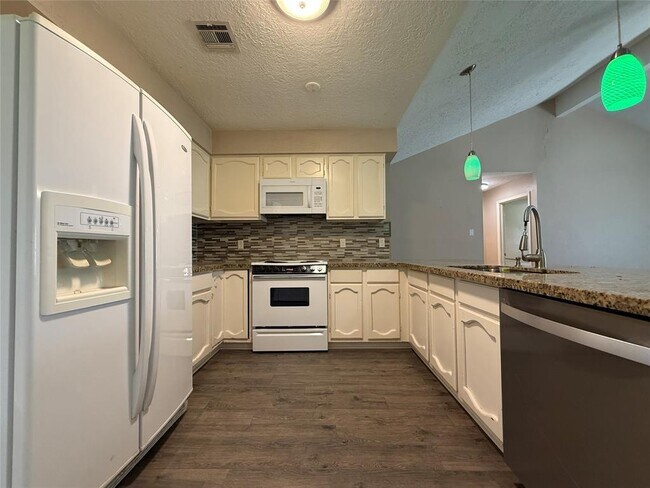 Building Photo - 19631 San Gabriel Dr