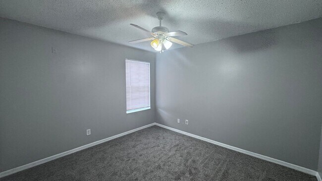 Building Photo - 2645 River Ridge Dr