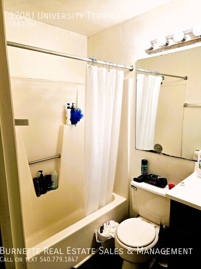 Building Photo - 1208J University Terrace-
