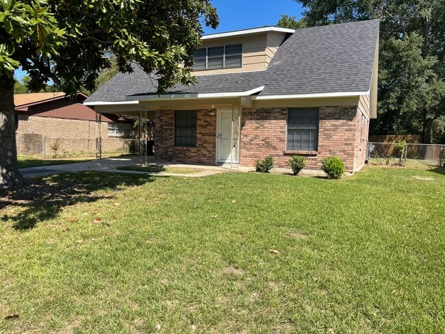 Building Photo - Spacious Inside & Out