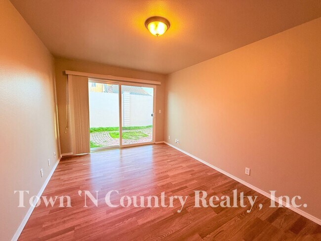 Building Photo - 1720 Cherokee Dr