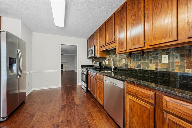 Building Photo - 1100 Magnolia Way SE
