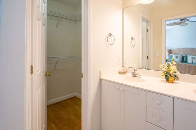 Building Photo - TIME TO SECURE A FURNISHED PROPERTY FOR THE FALL OF '26-SPRING OF '27