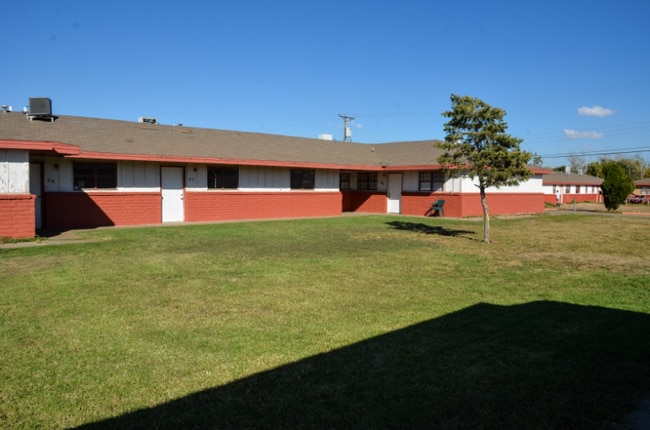 Building Photo - 1217 S Maddox Ave