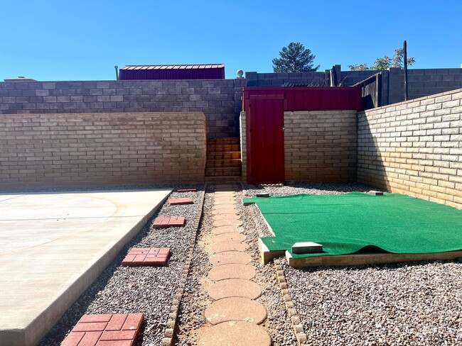 Building Photo - 1310 E Buckhorn Dr