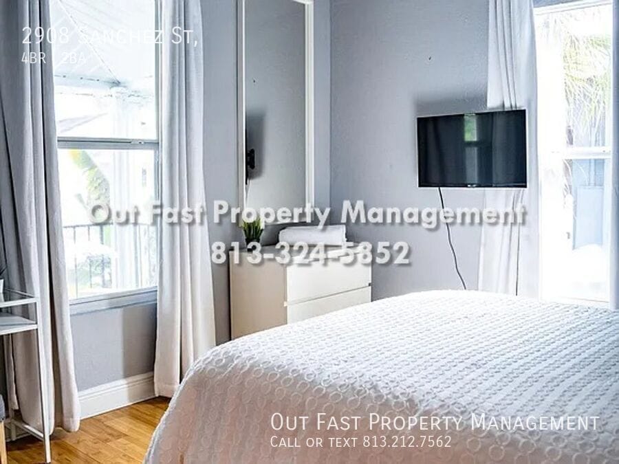 Building Photo - 2908 Sanchez St