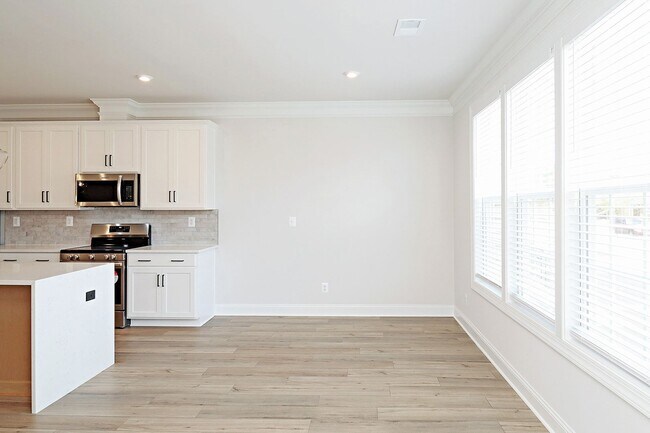 Building Photo - $500 off 1st Month's Rent! Pet-Friendly Crozet Townhome